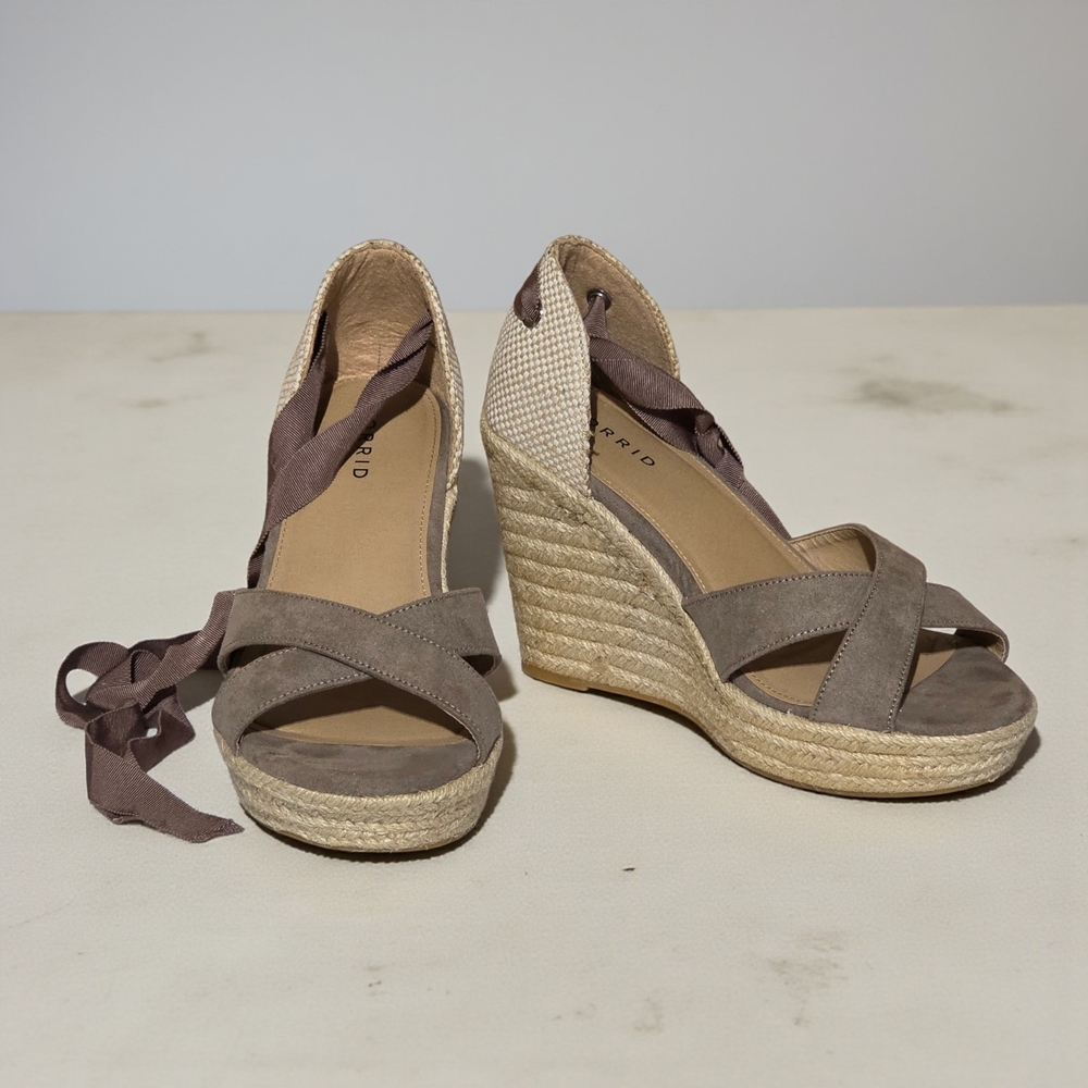 🔥SOLD🔥       EUC Torrid Taupe Espadrille Wedge Sandals - Picture 15 of 15